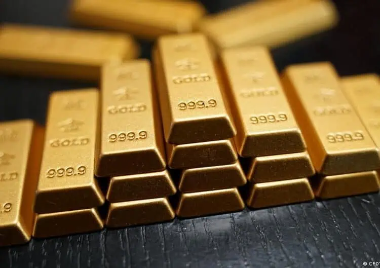 Lingotes de oro apilados en una bóveda de custodia de un banco central europeo