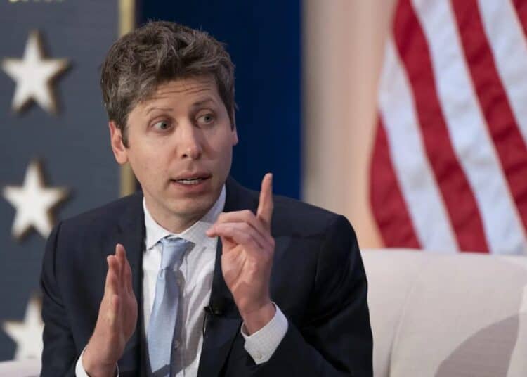 Sam Altman, CEO de OpenAI, en una conferencia sobre inteligencia artificial ante líderes tecnológicos y gubernamentales