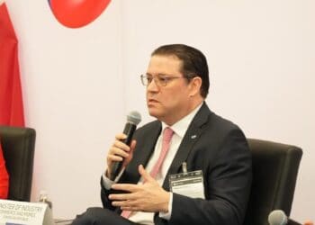 Ministro Víctor Yayo Sanz Lovatón durante su intervención ante la OEA en Washington sobre inteligencia artificial y mipymes