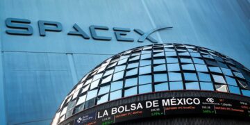 Pantalla de la Bolsa Mexicana de Valores con el logo de SpaceX y la fecha 14 de septiembre de cotización en el SIC