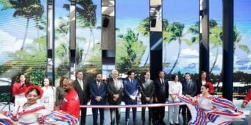 Delegación dominicana en la feria turística IFTM Top Resa en París con pabellón de República Dominicana