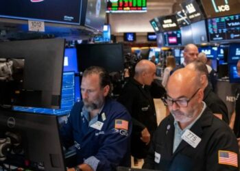 Pantalla del índice Dow Jones en la Bolsa de Valores de Nueva York mostrando alza el 2 de septiembre de 2026