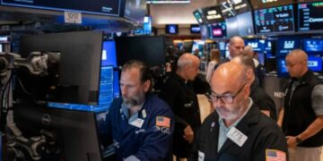 Pantalla del índice Dow Jones en la Bolsa de Valores de Nueva York mostrando alza el 2 de septiembre de 2026