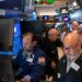 Pantalla del índice Dow Jones en la Bolsa de Valores de Nueva York mostrando alza el 2 de septiembre de 2026