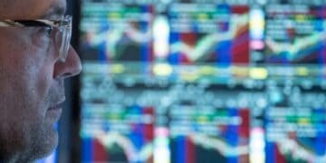 Pantallas del índice S&P 500 y Nasdaq en la Bolsa de Nueva York durante sesión alcista del 3 de septiembre de 2026
