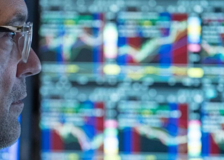 Pantallas del índice S&P 500 y Nasdaq en la Bolsa de Nueva York durante sesión alcista del 3 de septiembre de 2026