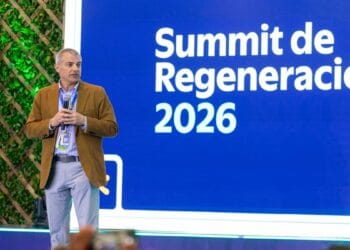 Ejecutivos de Walmart de México en el Summit de Regeneración 2026 en el Centro Banamex de la Ciudad de México