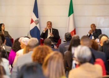 Presidente Luis Abinader en encuentro con la diáspora dominicana en Roma, Italia, el 15 de octubre de 2026