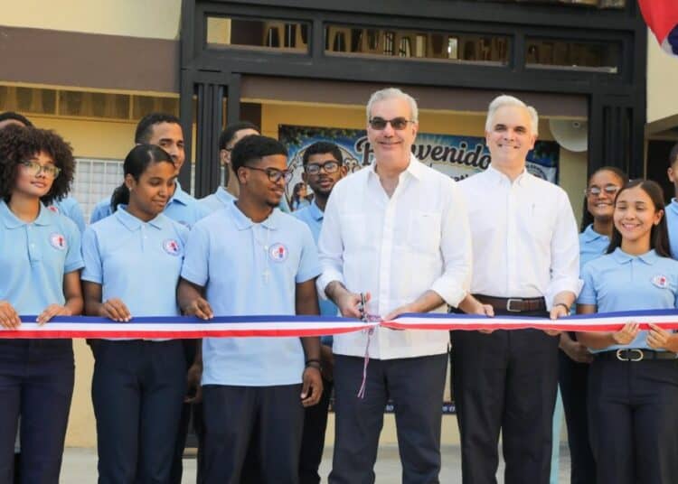 Presidente Luis Abinader en la inauguración de la ampliación del Centro Educativo San Vicente de Paúl en Los Minas, Santo Domingo Este