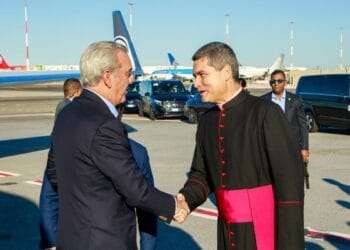 Presidente Luis Abinader a su llegada a Roma para visita de Estado al Vaticano e invitación al papa León XIV