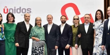 Corte de cinta en la inauguración de Unidos Luperón, cuarta sucursal de Almacenes Unidos en Santo Domingo