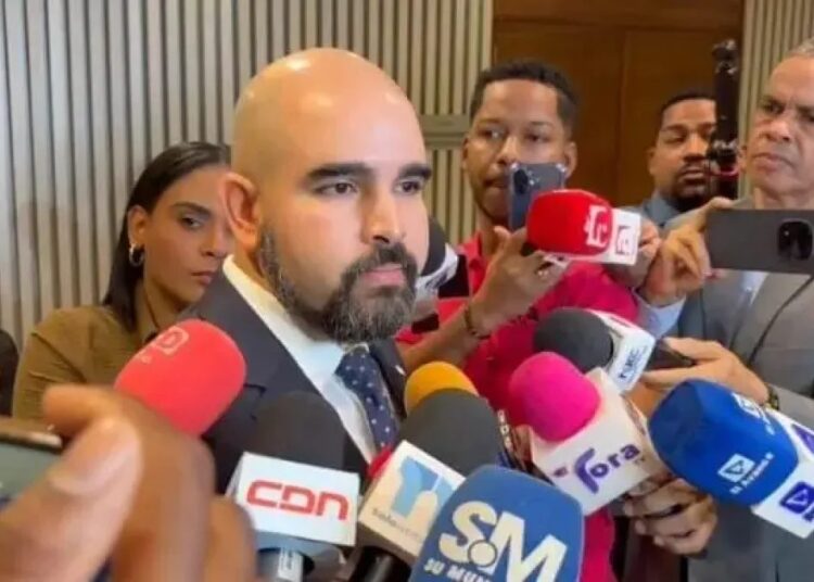 Boris de León Reyes, presidente de ANJE, durante presentación de estudio sobre costo de la justicia en Santo Domingo