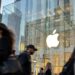 Acción de Apple en pantalla bursátil marcando récord histórico mientras el Nasdaq-100 cae en octubre de 2026