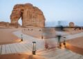 Grúas detenidas en el desierto saudí donde debía construirse The Line, proyecto de la Visión 2030