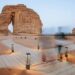Grúas detenidas en el desierto saudí donde debía construirse The Line, proyecto de la Visión 2030