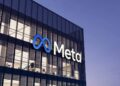 Mark Zuckerberg, CEO de Meta Platforms, frente a logos de Bank of America y Morgan Stanley previo a resultados trimestrales