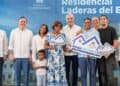 Presidente Luis Abinader y ejecutivos de Banreservas en la entrega de apartamentos de Laderas del Este en San Antonio de Guerra