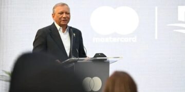 Leonardo Aguilera y Tomás Alonso presentan la Mastercard Comercial Banreservas en el Monumento a los Héroes de la Restauración en Santiago