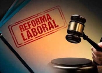 Laura Peña Izquierdo, presidenta de Copardom, durante encuentro con la prensa sobre la reforma al Código de Trabajo