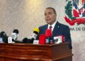 Diputado Alcibíades Tavárez en la Cámara de Diputados de República Dominicana presentando proyecto sobre intereses de tarjetas de crédito