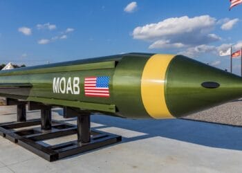 Bomba MOAB GBU-43/B de la Fuerza Aérea de Estados Unidos, conocida como la madre de todas las bombas