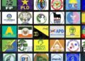 Ciudadanos dominicanos frente a una urna electoral durante jornada de votación en República Dominicana