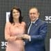 Gobernador del Banco Central Héctor Valdez Albizu entregando reconocimientos a empleados en ceremonia del 79 aniversario del BCRD