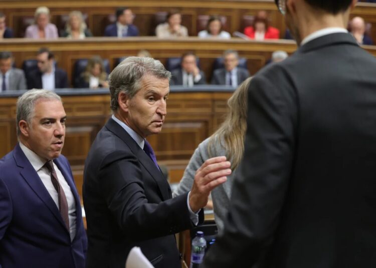 Hemiciclo del Congreso de los Diputados de España durante una sesión de votación sobre decretos de vivienda