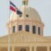 Gráfico del déficit fiscal dominicano y deuda pública consolidada frente al PIB para el presupuesto 2027