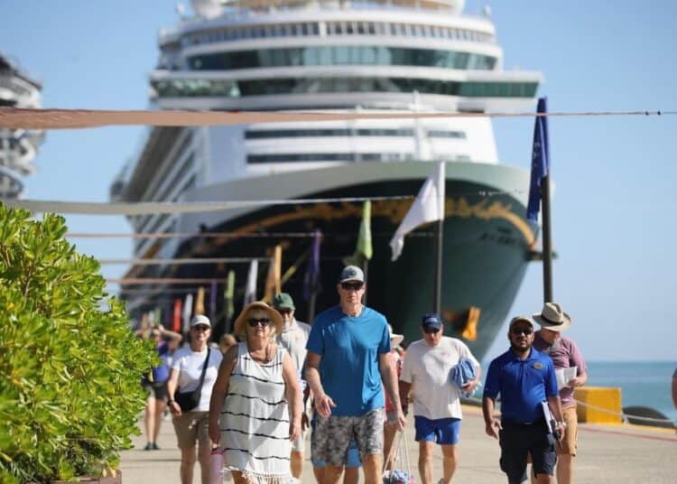 El crucero Disney Dream atracado en la terminal Taíno Bay de Puerto Plata, República Dominicana, el 6 de octubre de 2026