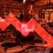 Pantalla del mercado bursátil mostrando la caída del Dow Jones de 443 puntos al cierre del 30 de septiembre