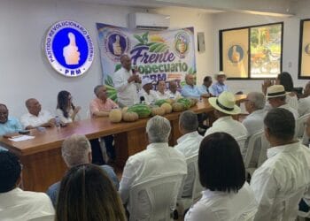 Dirigentes del Frente Agropecuario del PRM durante el encuentro provincial en Santiago, República Dominicana