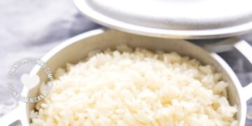 Sacos de arroz apilados en un almacén de República Dominicana