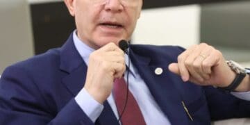 Julio Brache, presidente de la AIRD, durante sesiones de la CEPAL en Santiago de Chile