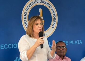 Yadira Henríquez durante juramentación de la dirección provincial de mujeres del PRM en Monte Plata