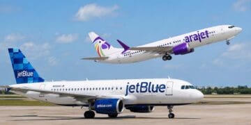 Avión de JetBlue en la pista del aeropuerto de Boston con destino a República Dominicana