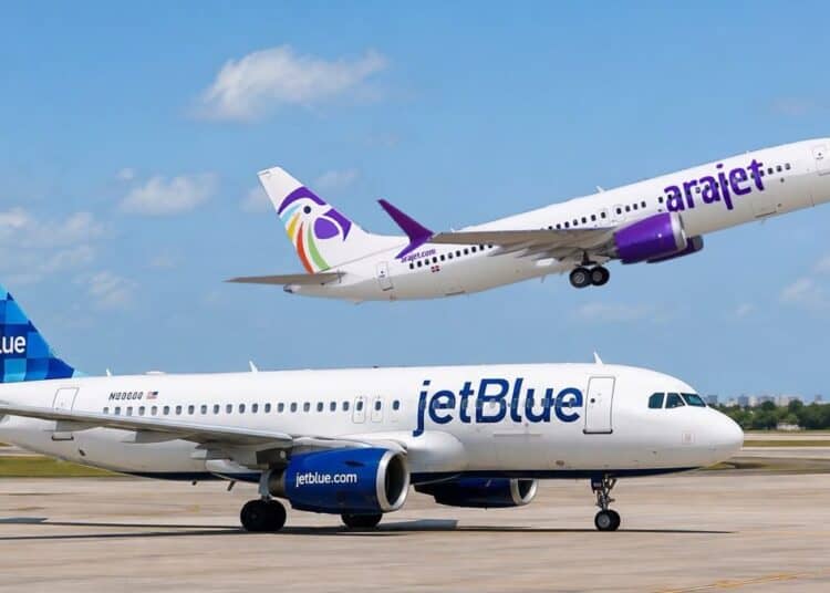 Avión de JetBlue en la pista del aeropuerto de Boston con destino a República Dominicana