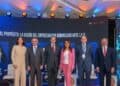Panel empresarial del Summit Humanos 5.0 en el Hotel El Embajador con líderes del Grupo Rica, BHD, Corripio y Grupo Humano debatiendo sobre inteligencia artificial