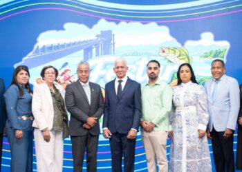 Lanzamiento de la cuarta edición de Festur Sánchez Ramírez 2026 con autoridades y empresarios en Cotuí