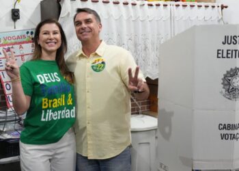 Flávio Bolsonaro y Lula da Silva en actos de campaña durante las elecciones generales de Brasil 2026