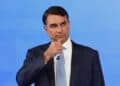 Flávio Bolsonaro, senador brasileño e hijo del expresidente Jair Bolsonaro, en acto público en Brasil
