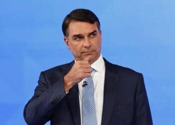 Flávio Bolsonaro, senador brasileño e hijo del expresidente Jair Bolsonaro, en acto público en Brasil