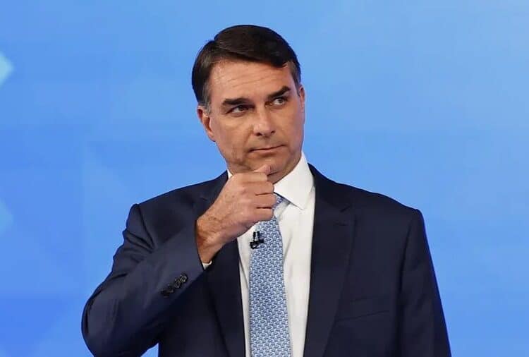 Flávio Bolsonaro, senador brasileño e hijo del expresidente Jair Bolsonaro, en acto público en Brasil