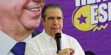 Francisco Javier García, dirigente del PLD, durante declaraciones sobre las municiones enviadas a Haití desde República Dominicana