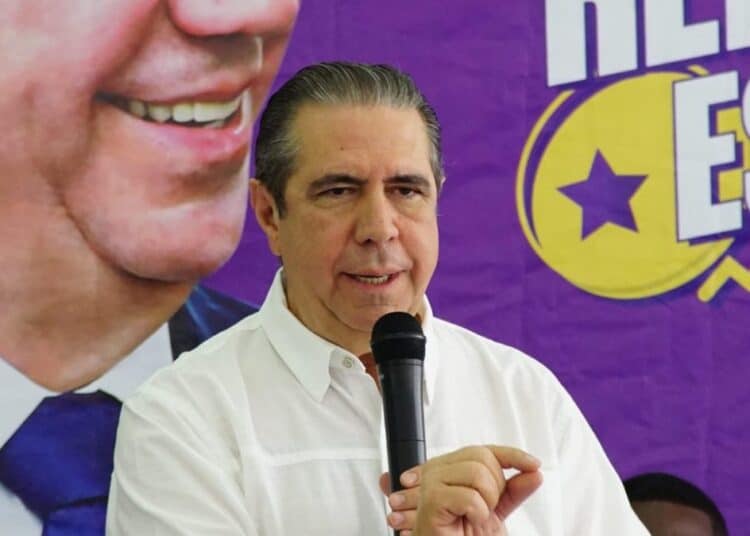 Francisco Javier García, dirigente del PLD, durante declaraciones sobre las municiones enviadas a Haití desde República Dominicana