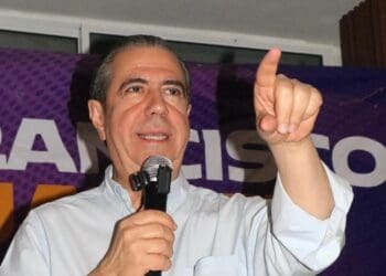 Francisco Javier García, precandidato presidencial del PLD, durante una declaración pública sobre su estrategia electoral digital para 2028