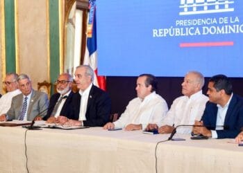 Presidente Luis Abinader presentando el plan de obras deportivas financiado con fondos recuperados de la corrupción en República Dominicana