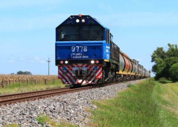 Red ferroviaria de carga de Belgrano Cargas cruzando provincias del norte argentino