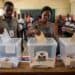 Sede del Consejo Electoral provisional de Haití en Puerto Príncipe, con militares en las afueras