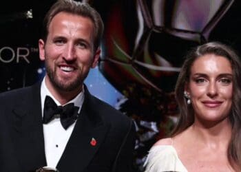 Harry Kane levanta el Balón de Oro 2026 en la gala celebrada en Londres el 26 de octubre